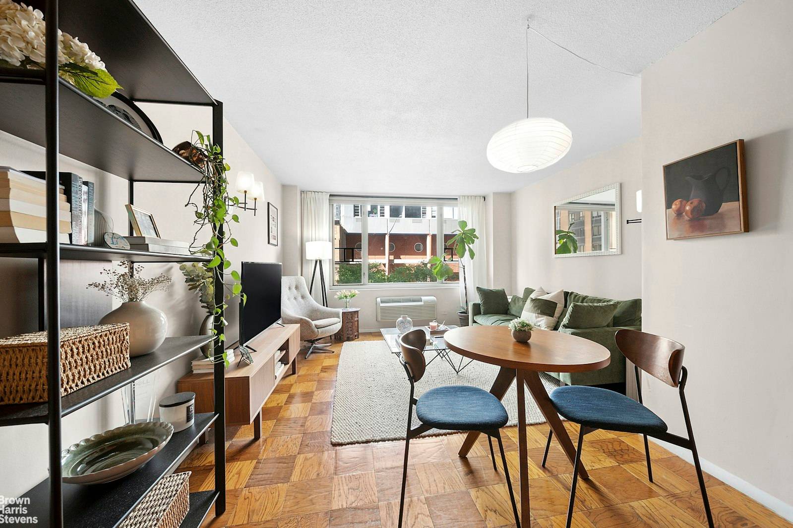 Prime Lincoln Square Sun Filled One Bedroom Beauty This bright and stylish one bedroom, one bath apartment offers the perfect combination of comfort and convenience in the heart of Lincoln ...