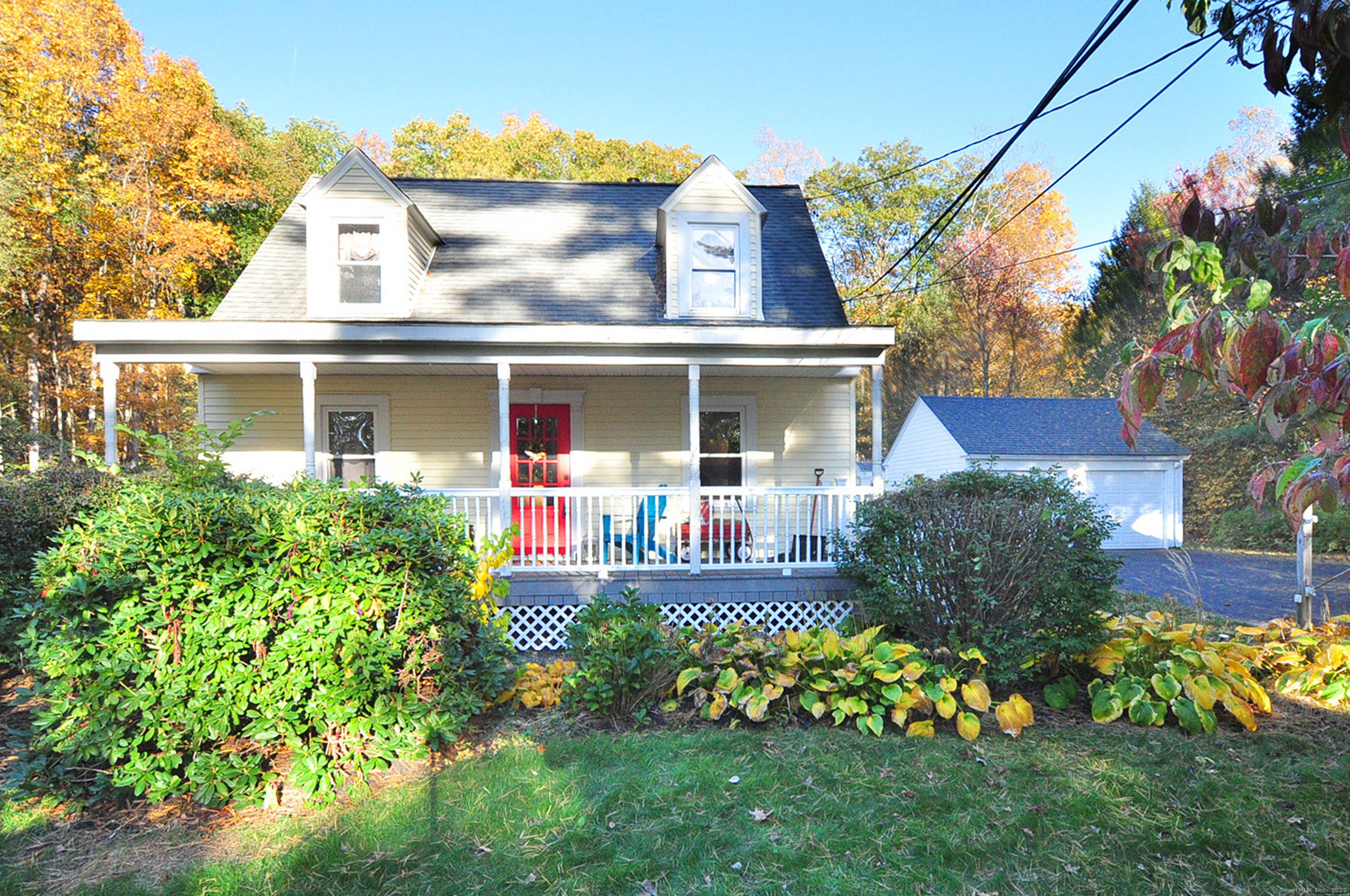 Welcome to 54 Secret Lake Road, a Cape located close to the beach.