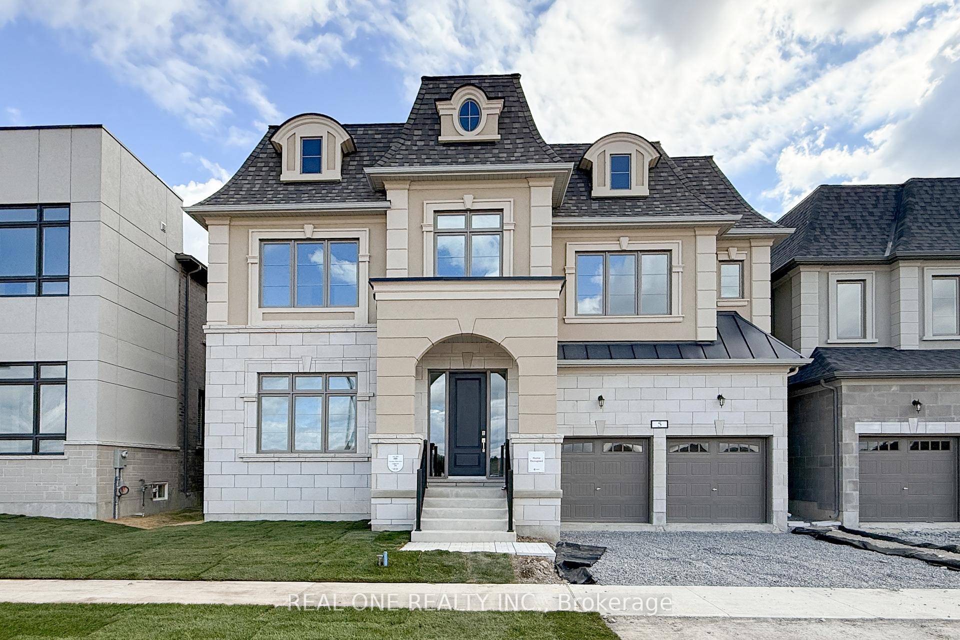 Gorgeous Home In Sought After Prestigious Neighborhood Of Angus Glen.
