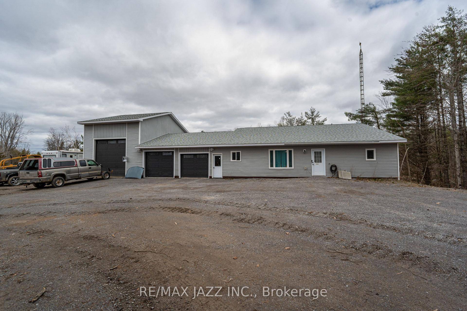Nestled in the woods on 41 hardwood acres, with no visible sign of any Neighbours Secluded 800' from the main road, it is very quiet with no road noise.