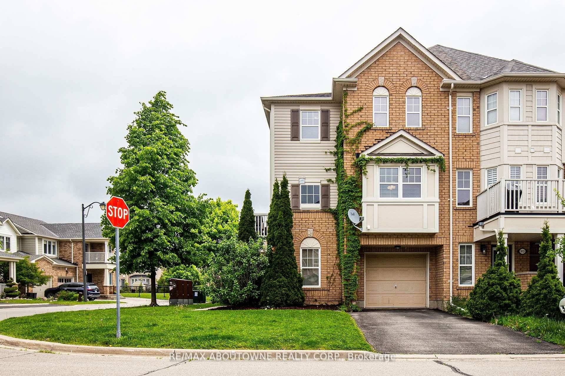 Welcome to this beautifully updated corner unit townhouse, ideally located on a quiet street in the desirable Hawthorne Village neighbourhood.