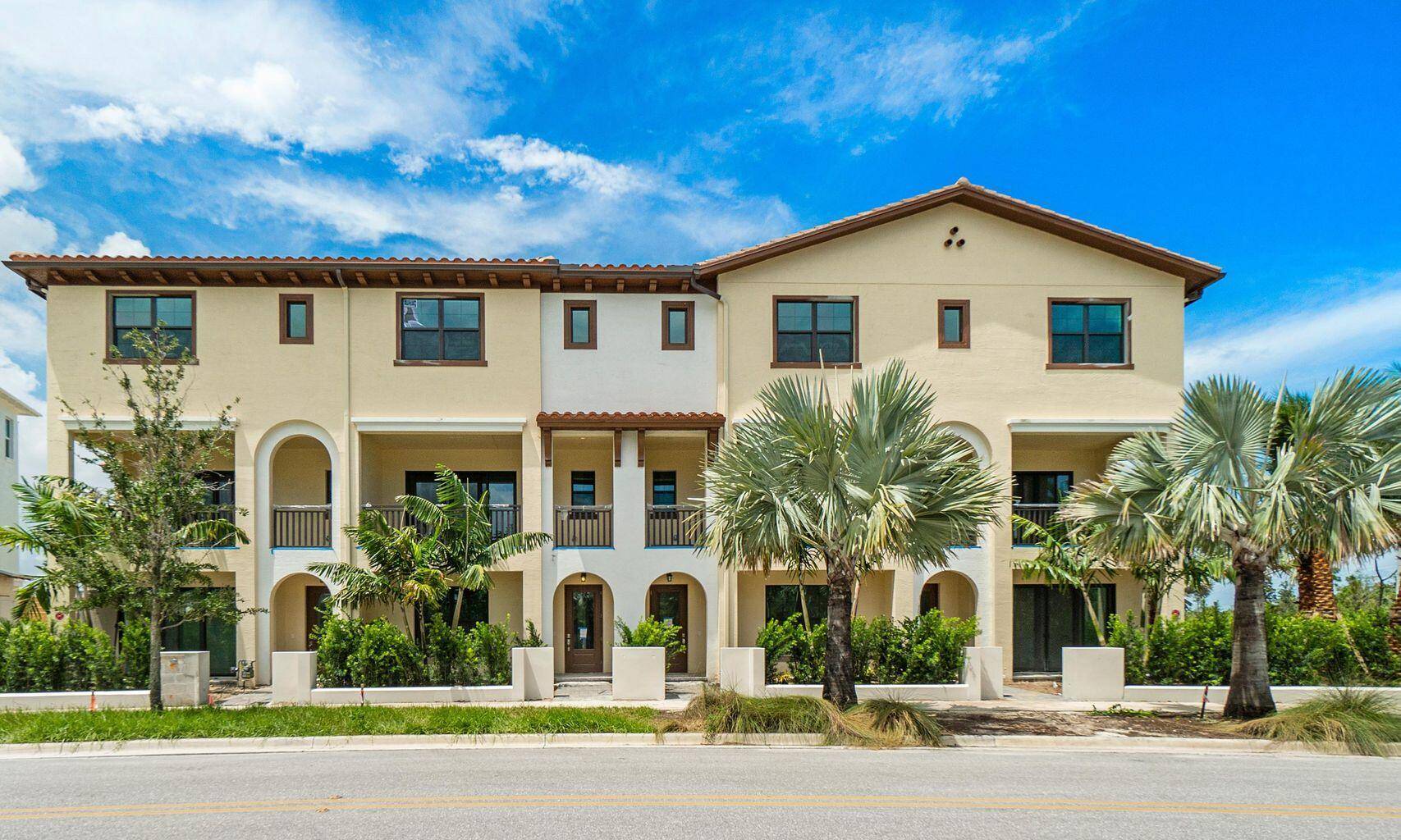 Great townhouse with a den could be used as a bedroom and a full bathroom on the first floor.