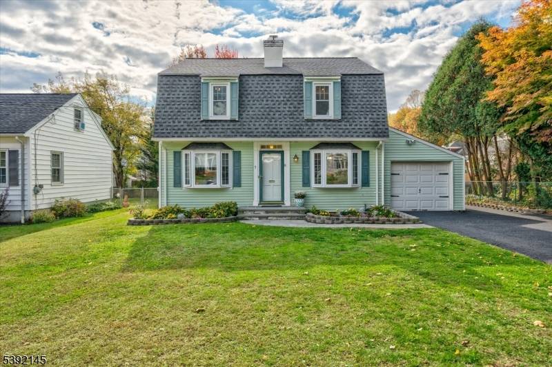 Welcome to this move in ready 4 bedroom home in a prime Summit location close to Route 78, Summit train station, and vibrant downtown.