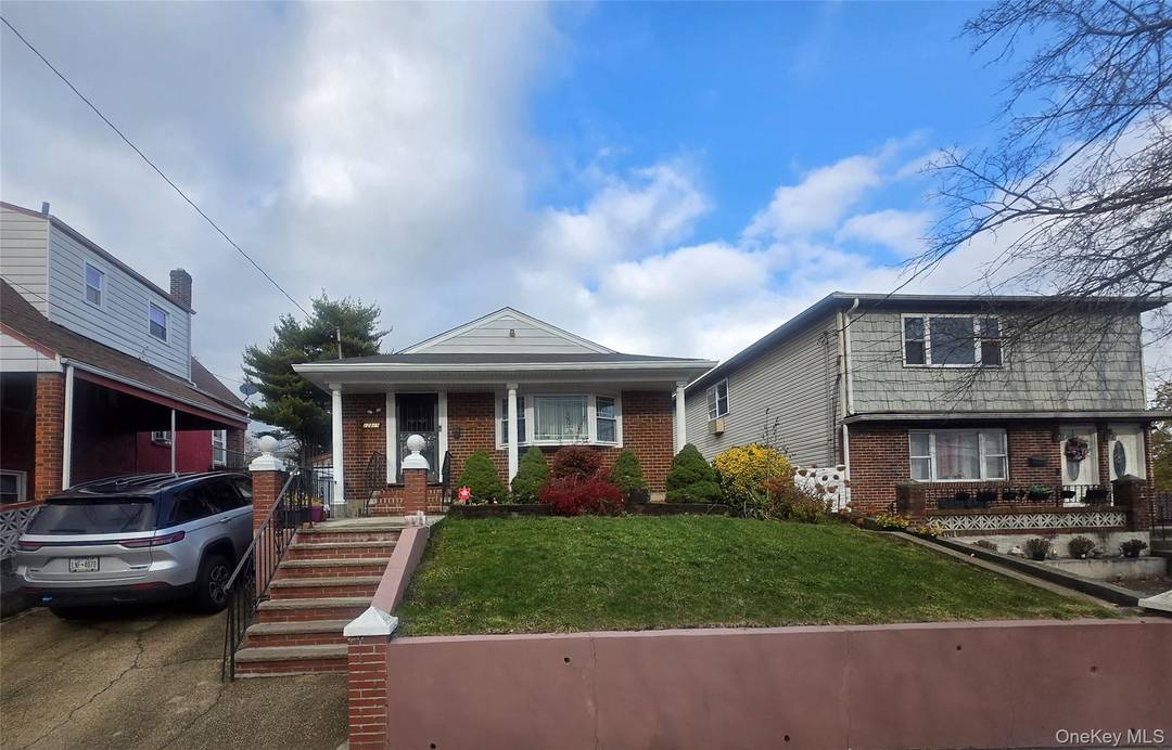 Beautifully maintained 3 bedroom ranch in the heart of South Ozone Park !