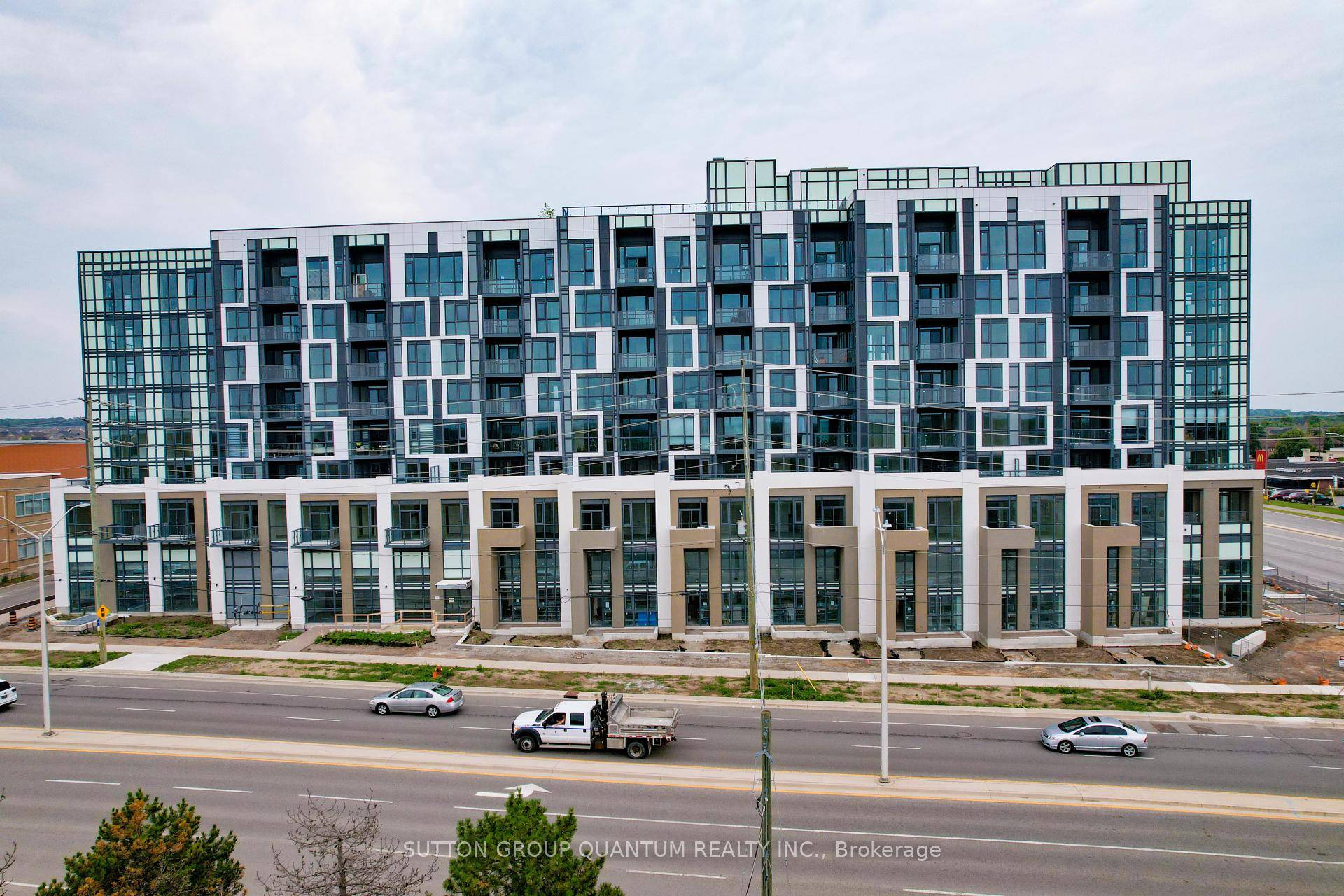 Fabulous North Oakville condo !