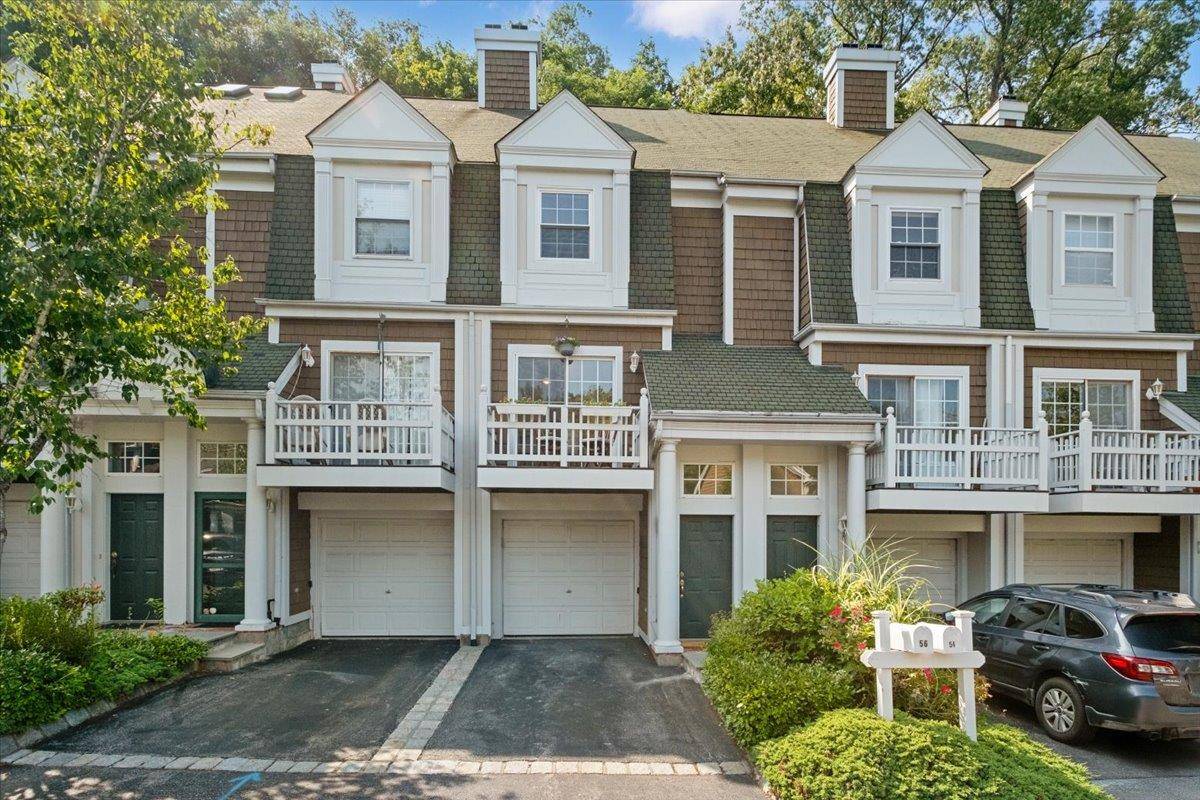 Welcome to the highly sought after Wyndcrest community in the charming rivertown Village of Briarcliff Manor !
