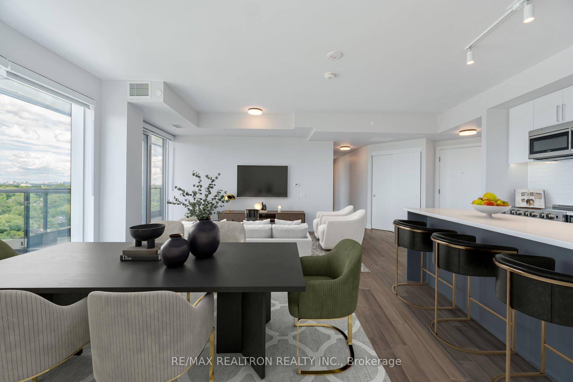 ONE MONTH FREE RENT Luxury living at its finest awaits at 2525 Bathurst St.