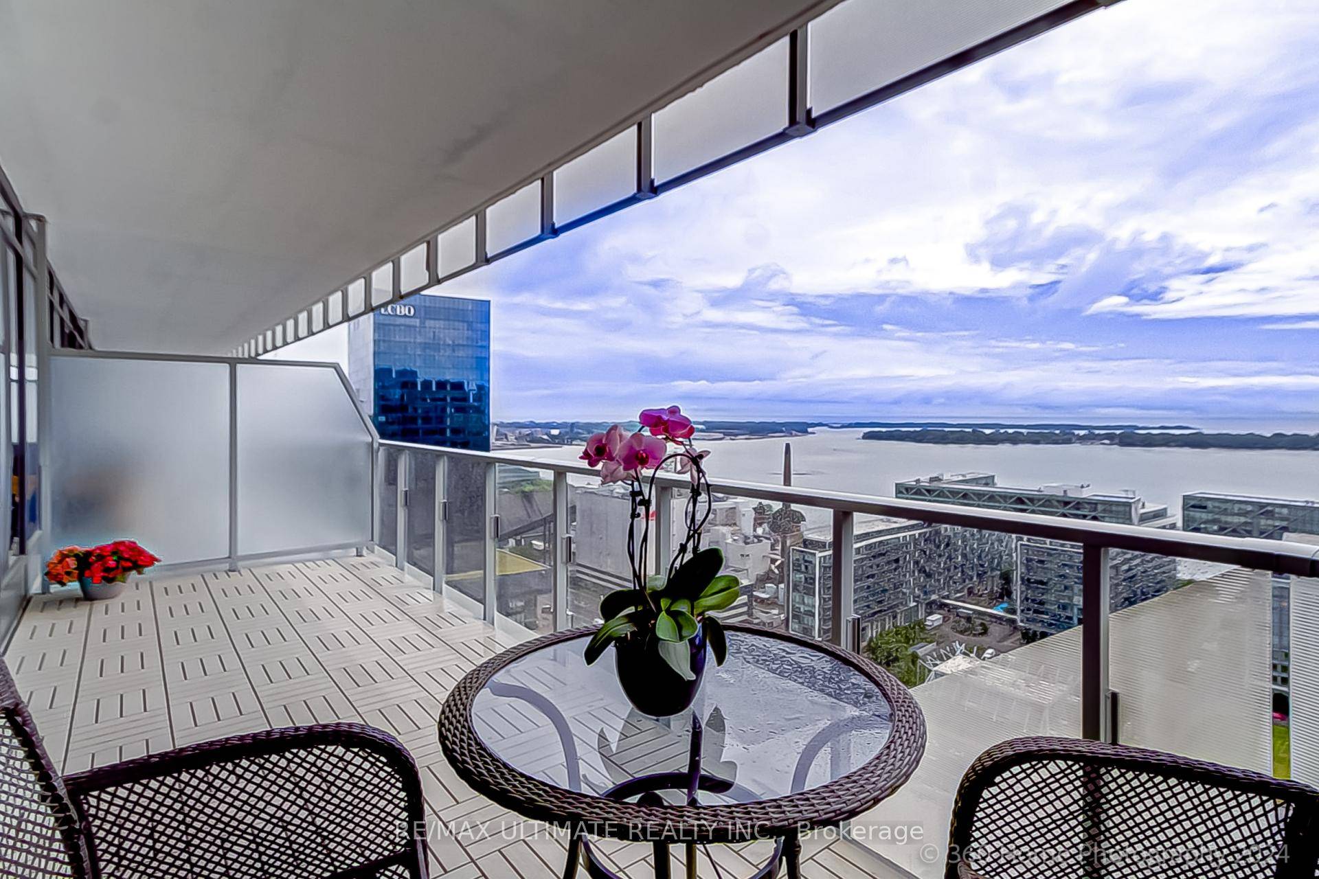 Imagine a place where rainbows, sunshine, and maybe even a unicorn appear on the horizon welcome to Prestige One Yonge, offering stunning south facing water views !