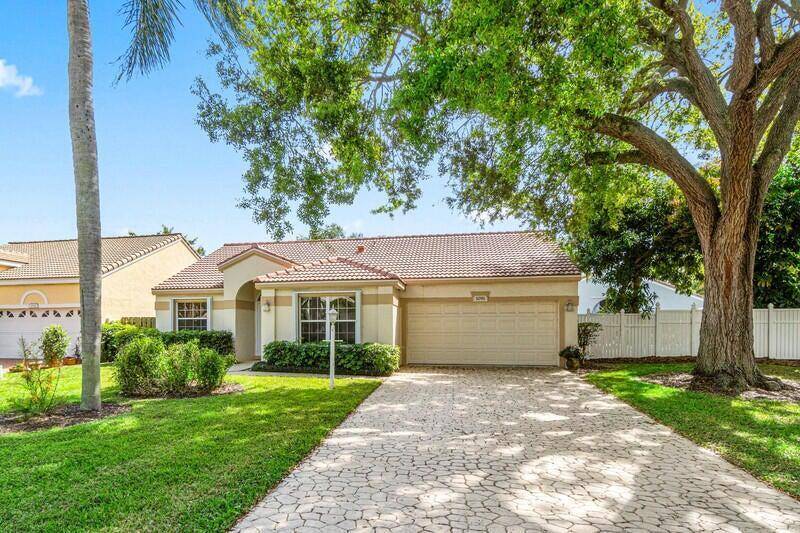 Amazing single family CBS pool home in desirable Siena Oaks in the heart of Palm Beach Gardens on a oversized corner lot and extended driveway !