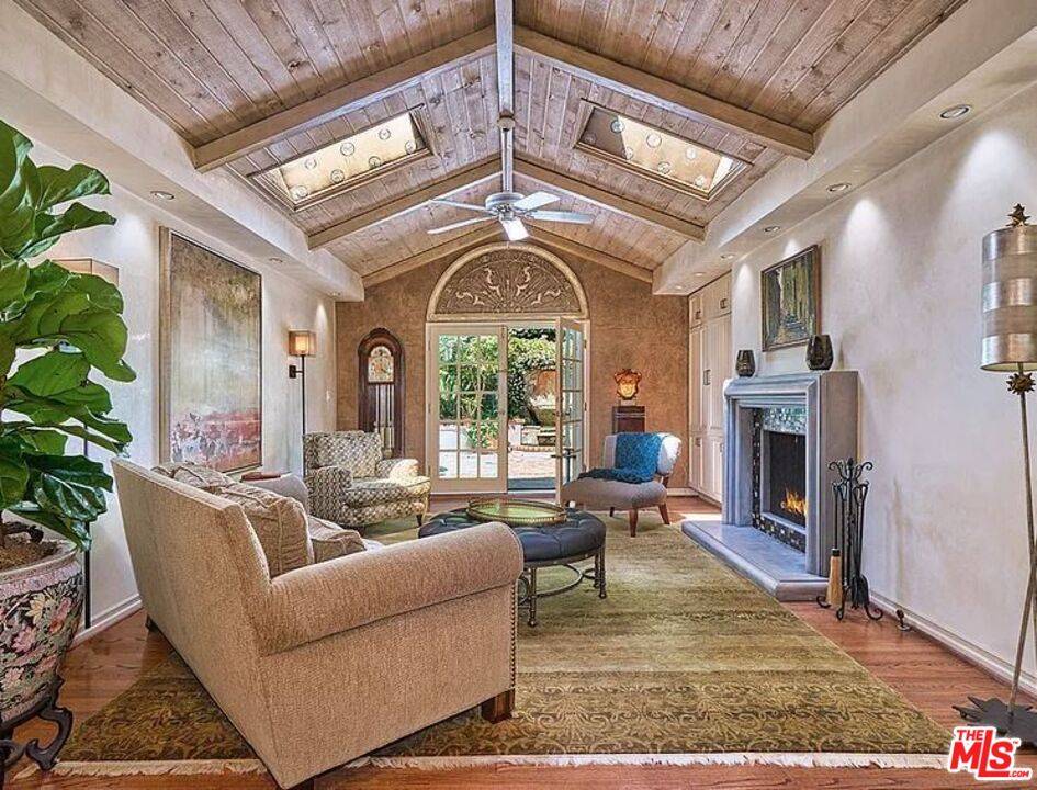 2229  S Beverly Dr 2BR La