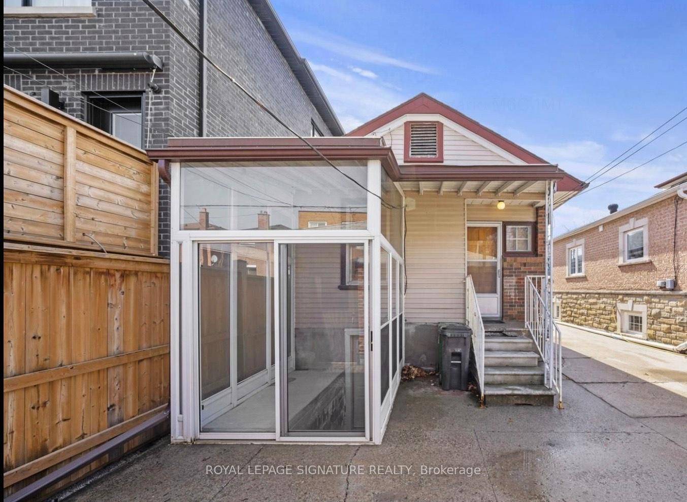 Newly Renovated 2 Bedroom Apartment In Oakwood Village A Quiet, Convenient, And Community Based Neighbourhood.