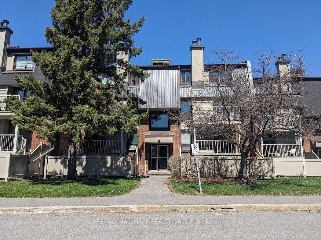 This charming 2 level unit offers 2 spacious bedrooms and 1.