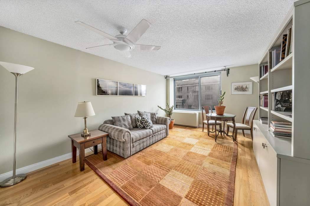 Sunny West Facing One Bedroom Condominium at The Grand Chelsea APARTMENT This inviting one bedroom home at The Grand Chelsea offers an ideal combination of light, space, and function.