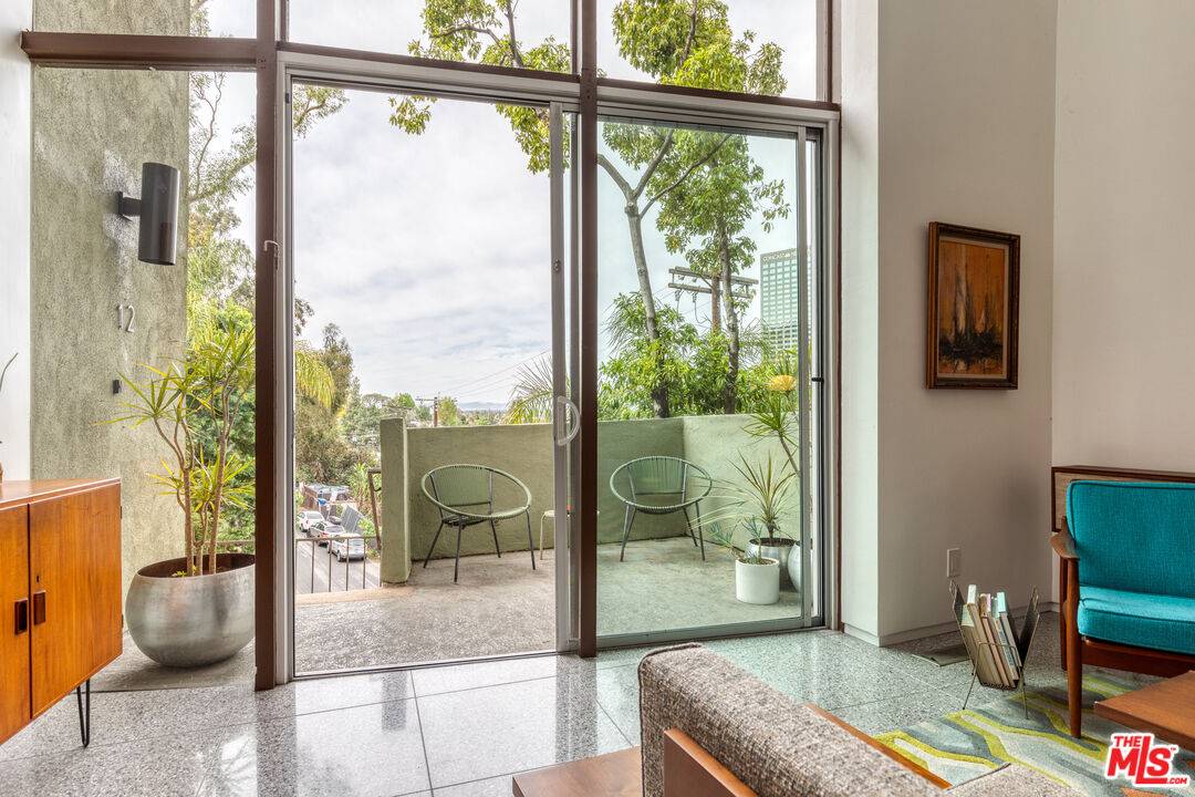 3625 Fredonia Dr 2BR Hollywood Hills East La