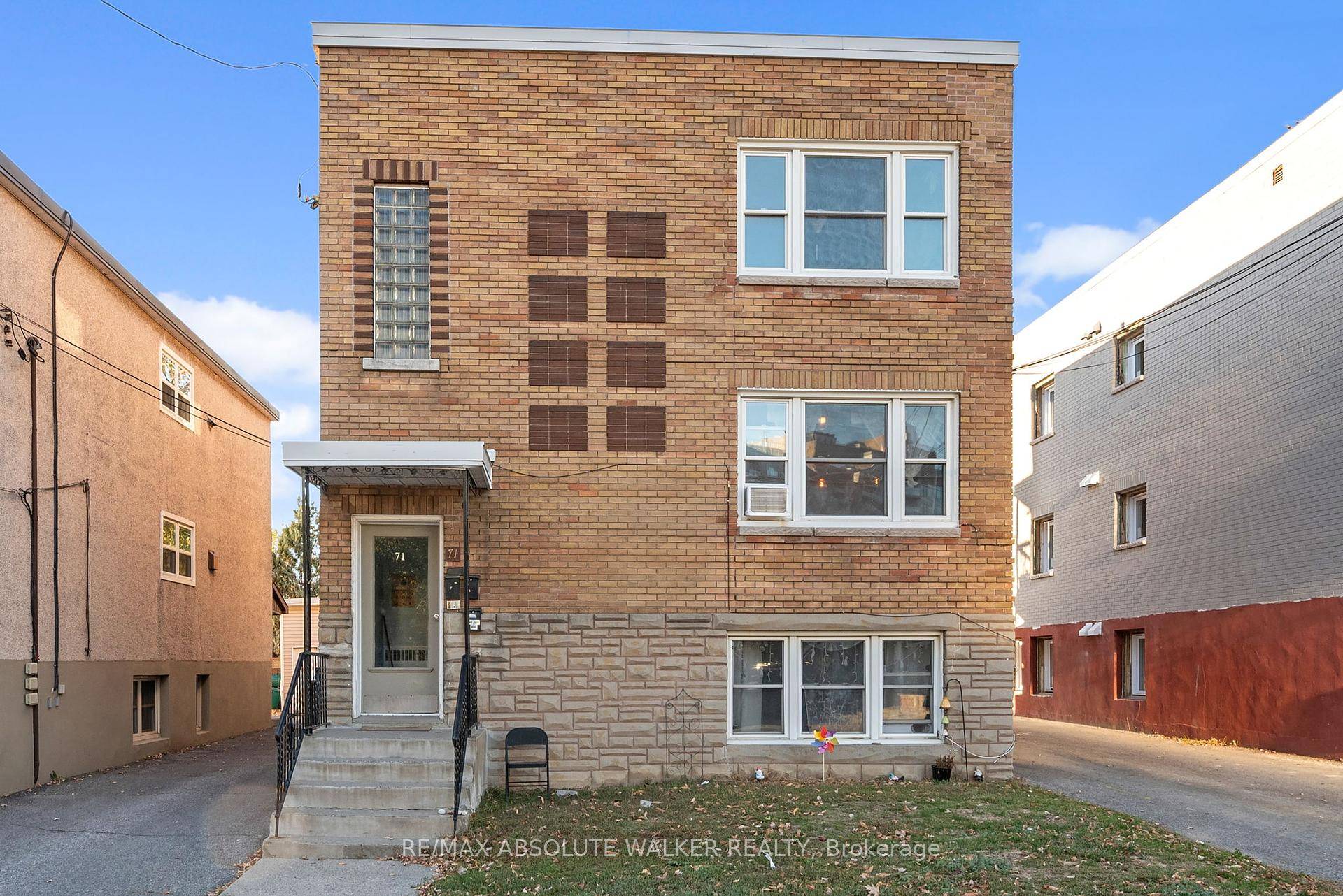 Charming Two Bedroom Apartment in Trendy Beechwood Village community, where modern living meets local charm !