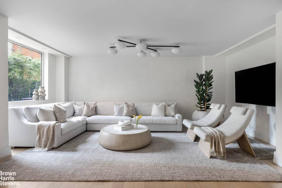 Welcome to apartment 2EF at 501 East 79th Street.