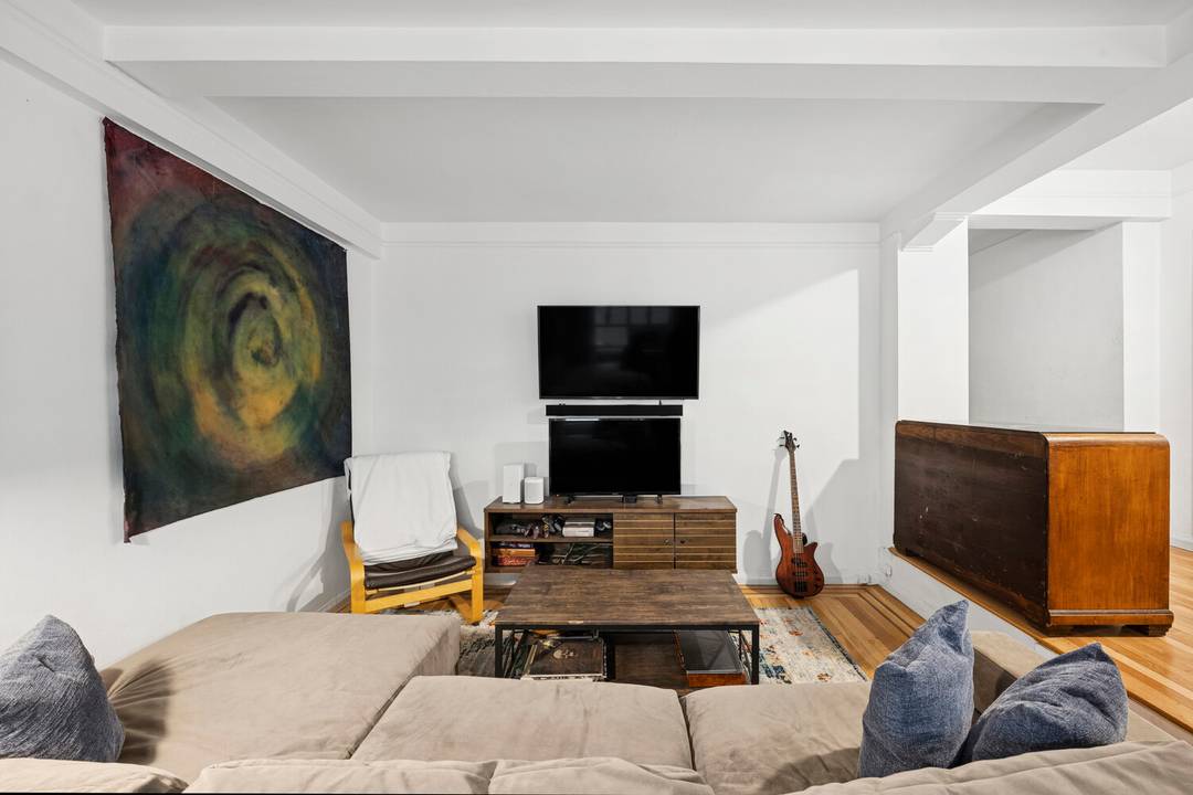 Welcome to Residence 701 at 200 West 20th Street, a charming pre war corner studio in the heart of Chelsea.