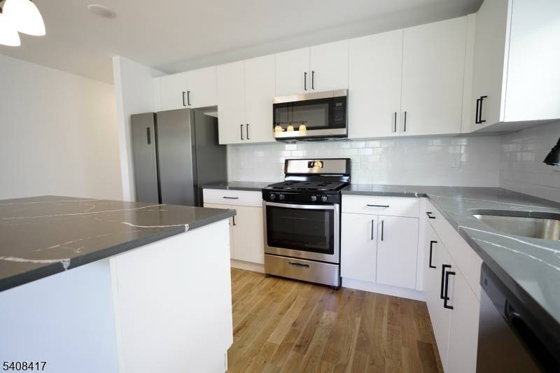 Spacious 3 Bedroom, 3 Bathroom Duplex Apartment for Rent 728 Seaport Dr, Elizabeth, NJDiscover this modern two floor duplex apartment for rent at 728 Seaport Drive, Elizabeth, NJ, offering space, ...