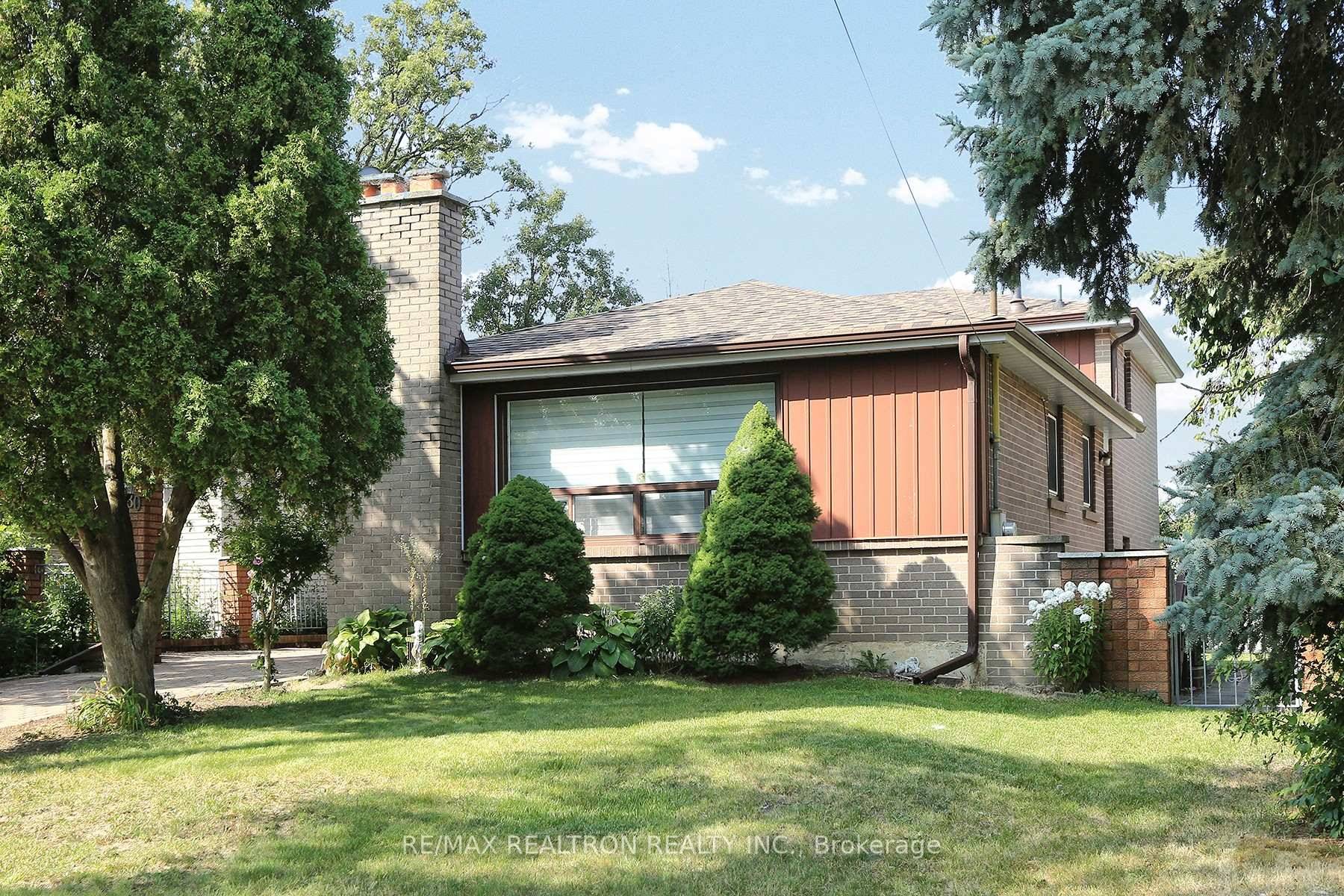Welcome to 80 Bloomington Crescent, a well maintained detached back split on a rare 50 130 ft lot in a family friendly North York pocket, surrounded by parks, reputable schools, ...