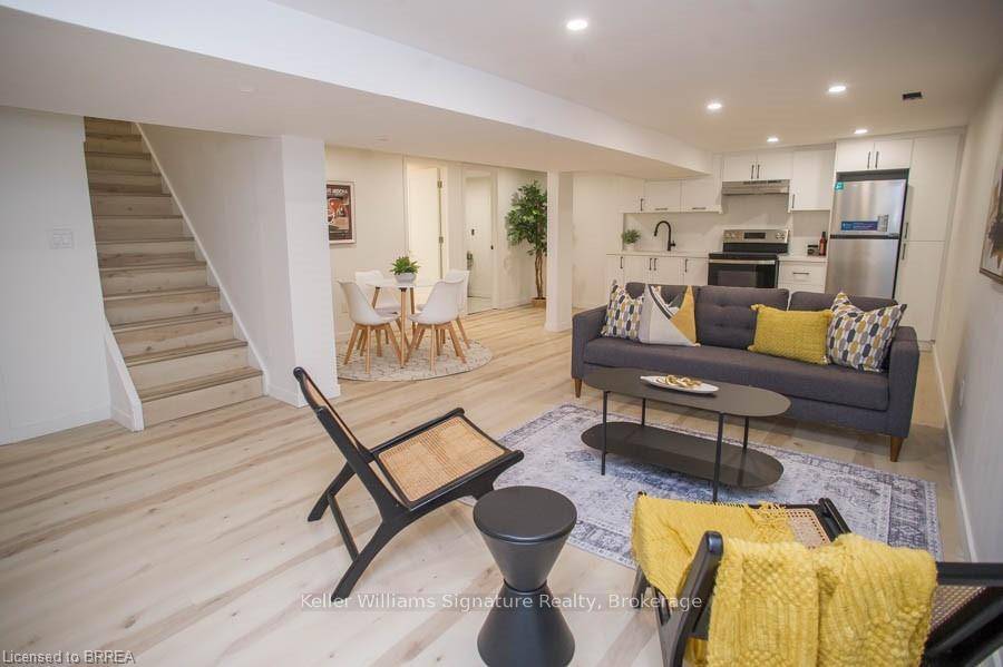 This bright and spacious 2 bed 2 bath lower unit at 33 Buckingham offers high ceilings and generous natural light, creating an inviting and open atmosphere throughout.