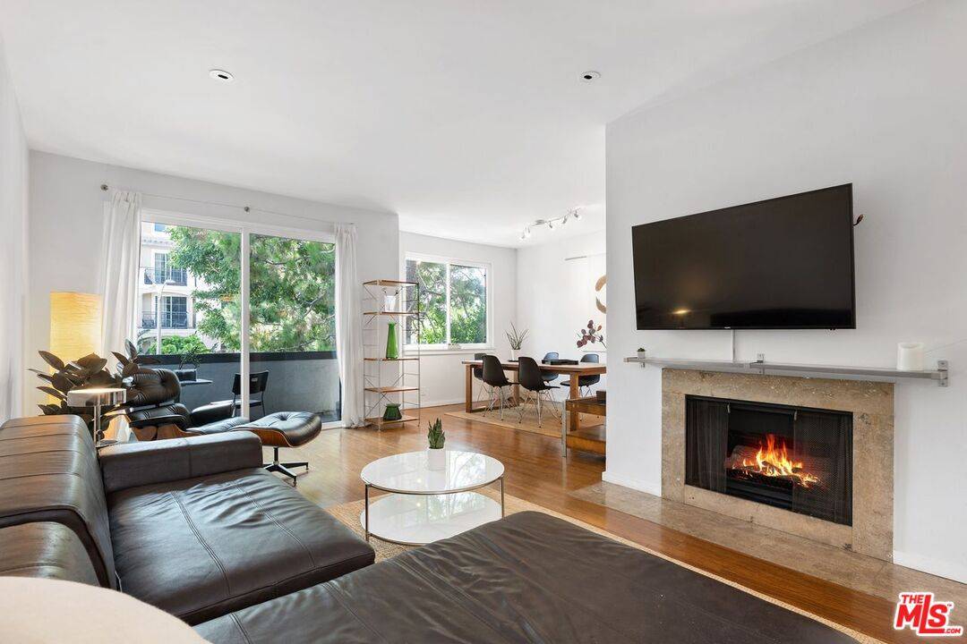 306   Bora Bora Way 2BR Marina Del Rey La