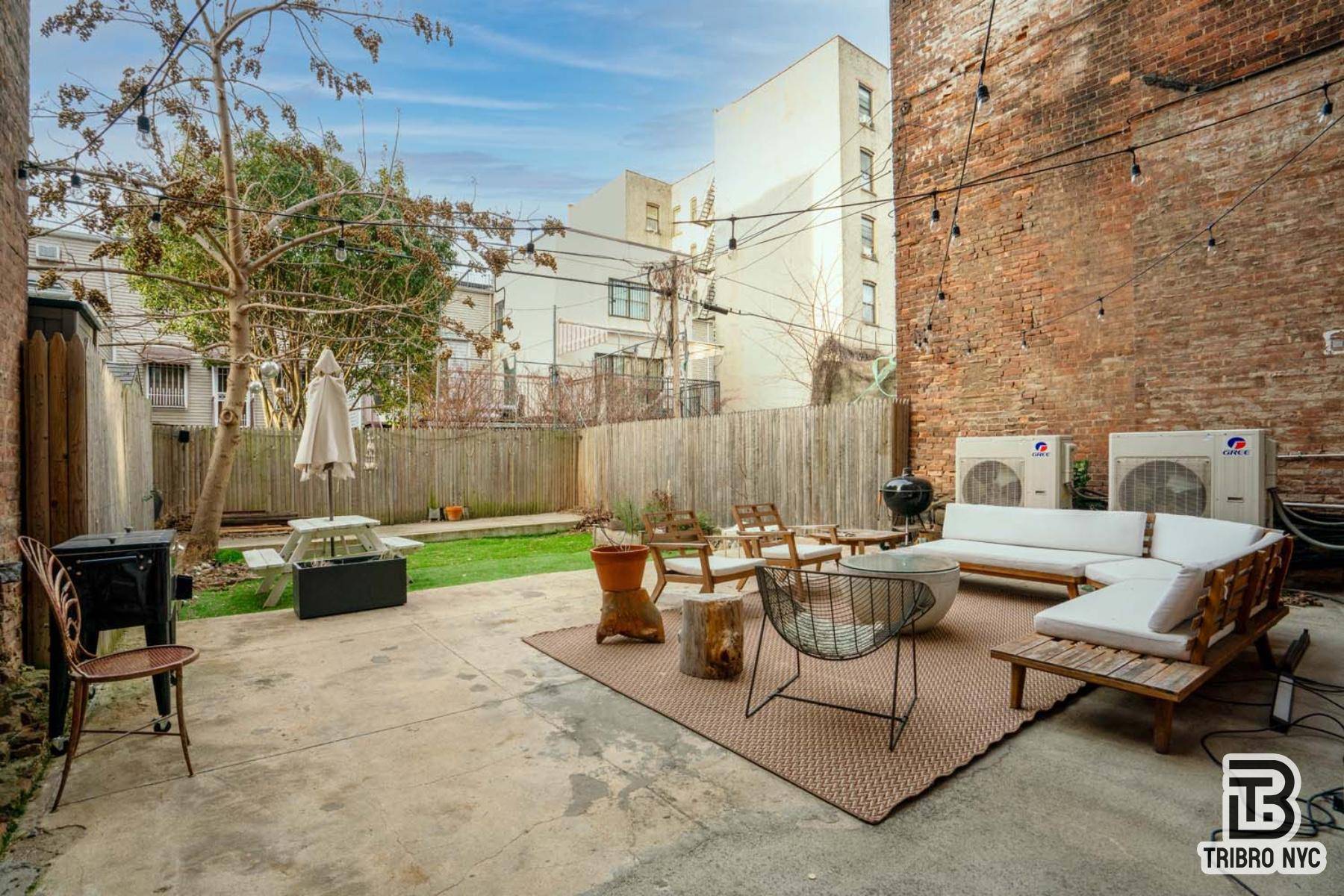 Elegant amp ; Luxury 2BR with Massive Private Backyard in Prime WilliamsburgThis stunning 2 bedroom, 1 bathroom home offers the perfect blend of modern finishes and generous space, set in ...