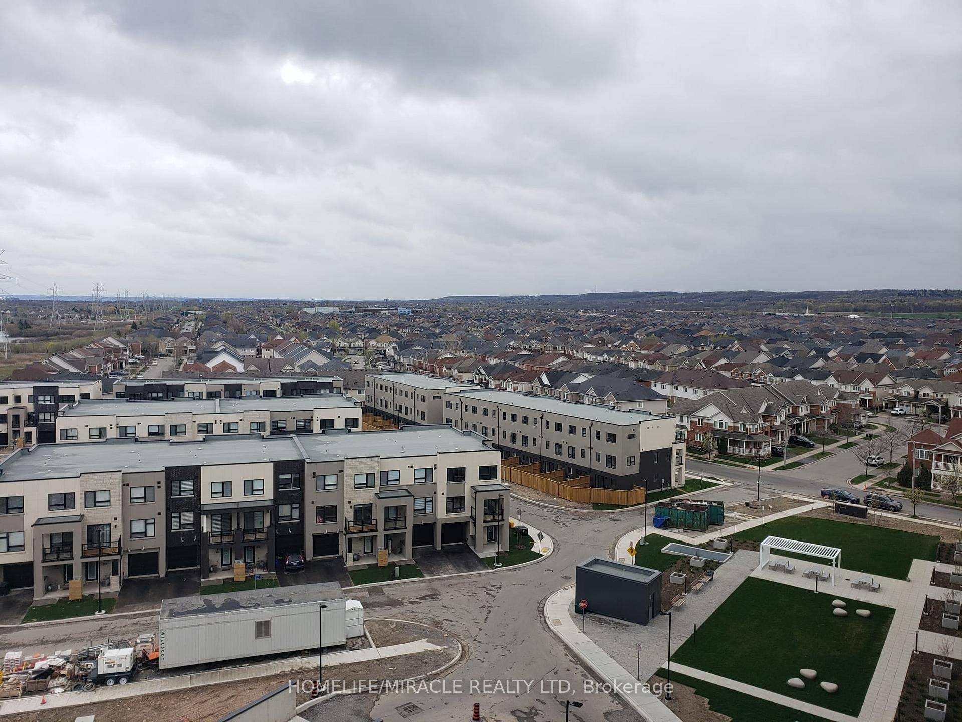 Discover luxurious living in this stunning 1 bedroom condo, boasting 523 sq ft of interior space complemented by a spacious 116 sq ft balcony offering panoramic views of Lake Ontario ...