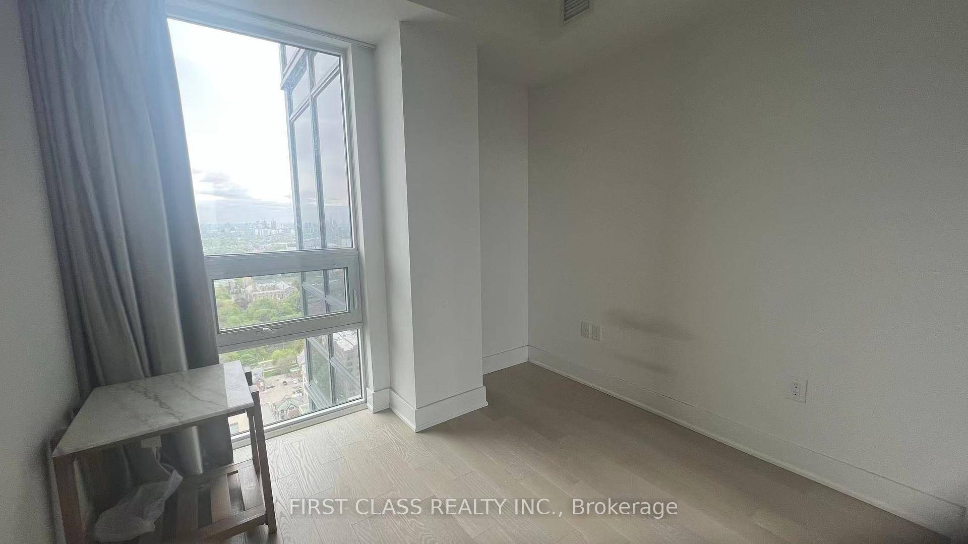 Shared Accommodations 3rd bedroom for Rent West Facing Unit with Stunning Full View of U of T Campus Spacious Condo 1200 sq ft Looking for a clean and easygoing tenant.