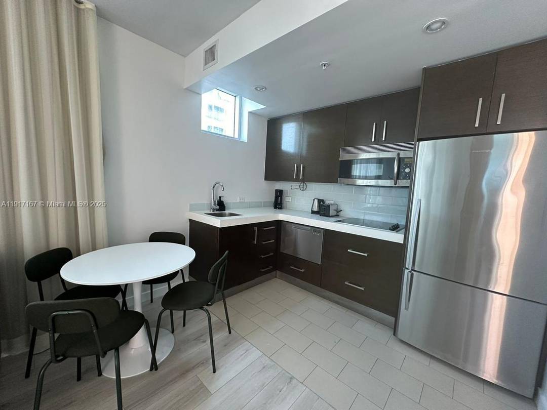 apartamento totalmente amoblado, completo tanto pa ra una mudanza rapida como para alistarlo en renta, en muy buen estado con vista al canal y al mar Virtual Tour https www.