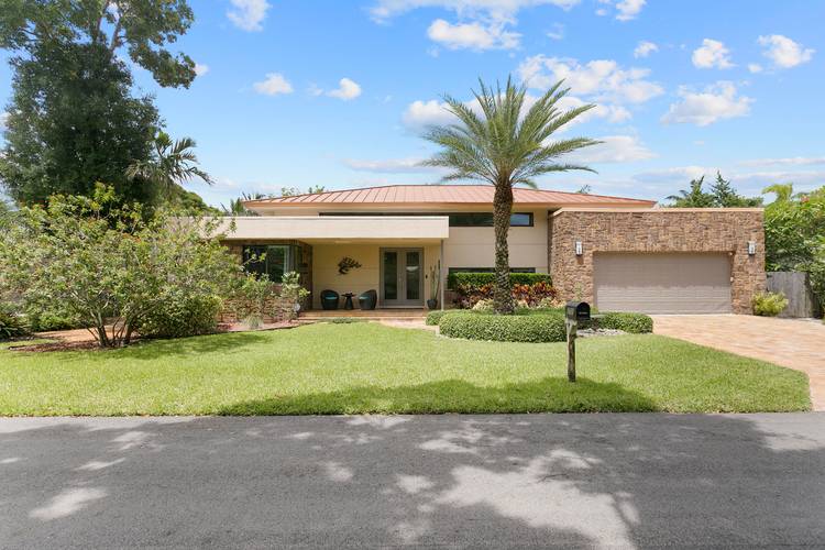 Your new architect designed home has it all Just a 10 minute stroll to Wilton Drive with brilliant landscaping and curb appeal, a 1000 ft2 great room, 13' ceilings, 1.