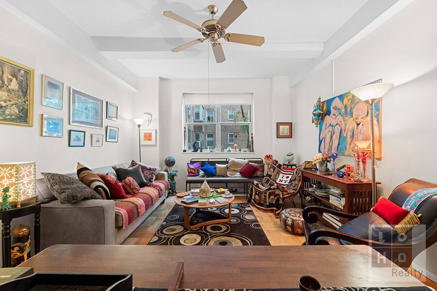 Cozy Yet Spacious 1 Bedroom with Soaring 9 4 Ceilings !