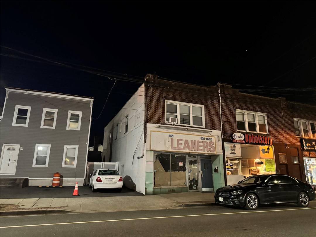 Prime Busy Location in Town, Good for open new business.