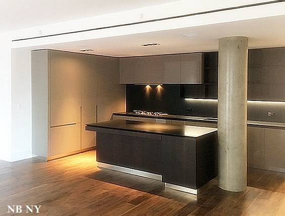 New Price Luxury living in a majestic residence nested in the very heart of Chelsea.