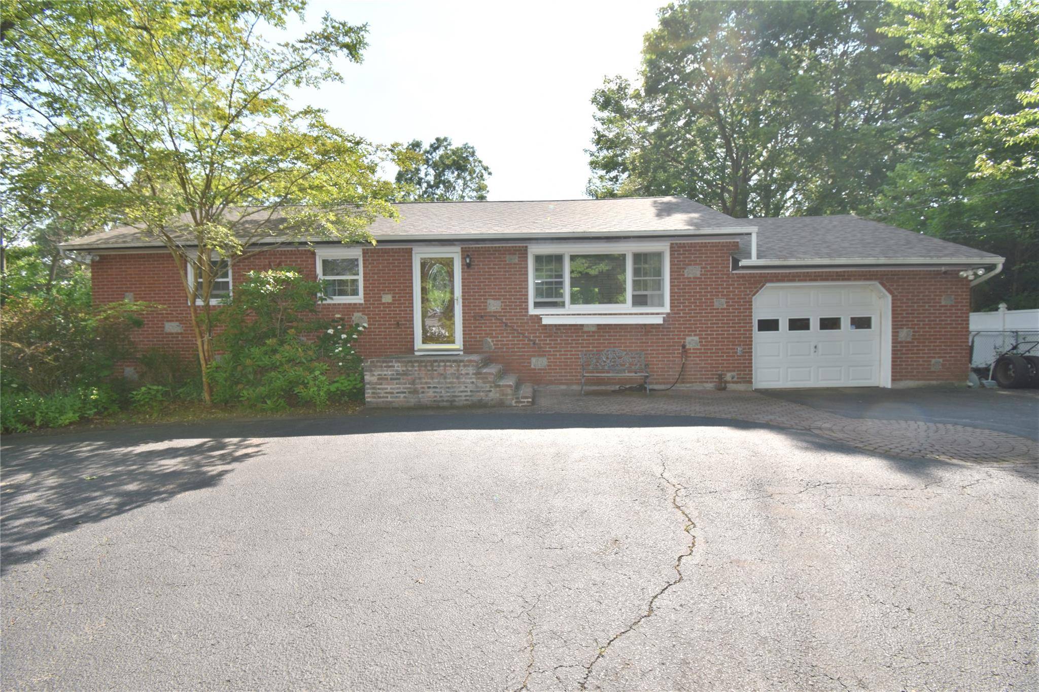 Just Listed in Ronkonkoma !