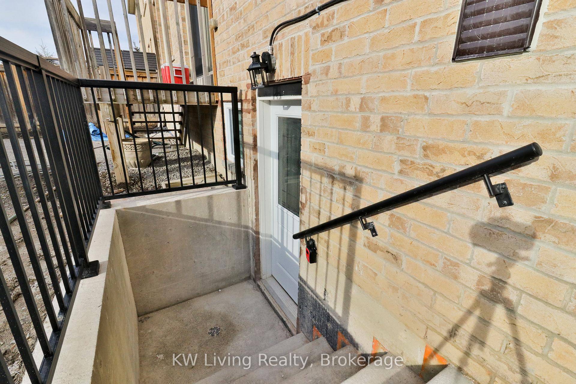 1 year renovated fully approved legal conforming secondary suite 2 bdrm, 2 bath with private separate entrance, en suite dedicated laundry.