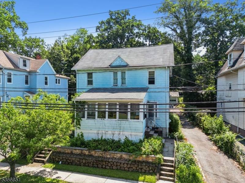 Endless Possibilities in Prime Montclair Location !