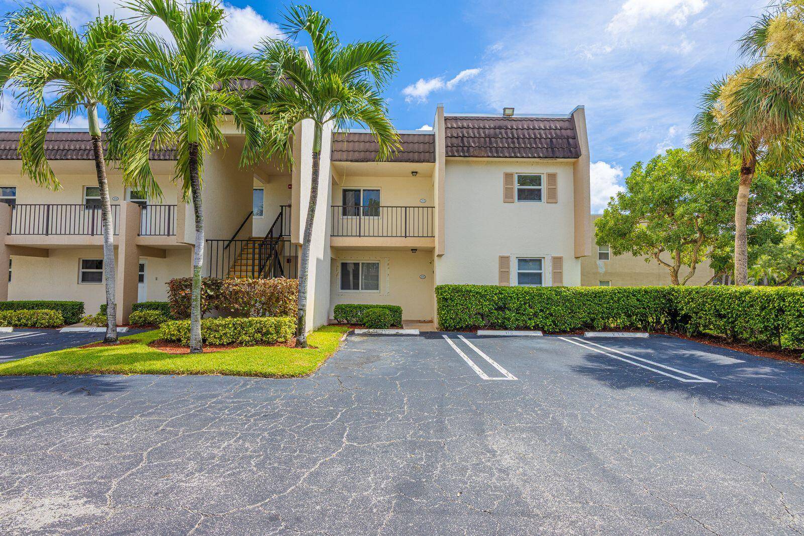 Completely remodeled and gorgeous 2nd floor large corner condo at Lago Del Rey.