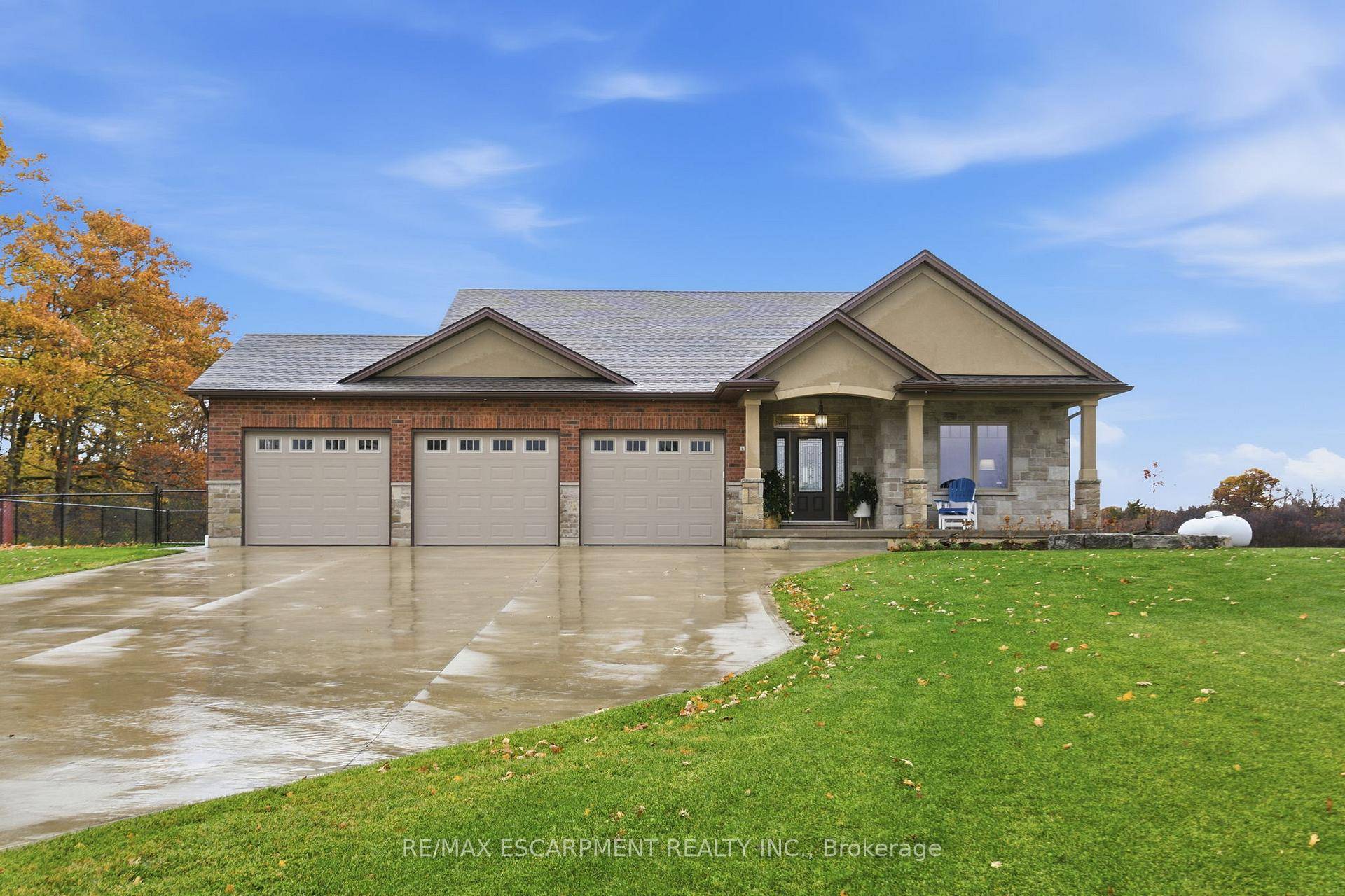 Looking for modern, one level living ?