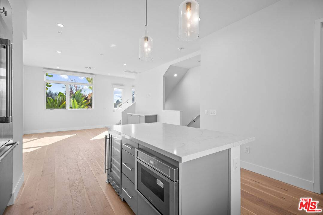 3232 S Barrington Ave 3BR Marina Del Rey La