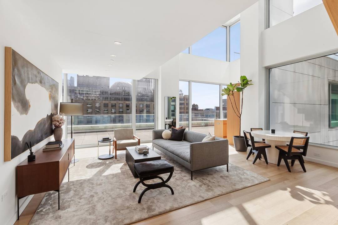 SIVA Tower, designed by Pritzker Prize winning architect A lvaro Siza with interiors by Gabellini Sheppard, is a rare architectural landmark on Manhattan s West Side.