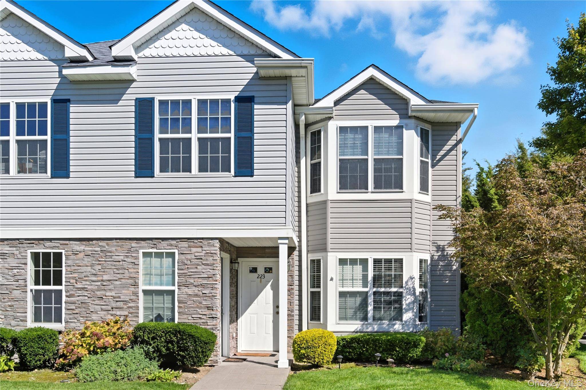 Your Idyllic Lifestyle Awaits at Islip Landing featuring Clubhouse, Pool amp ; Fitness Center amp ; this Bright amp ; Beautiful Corner Unit !