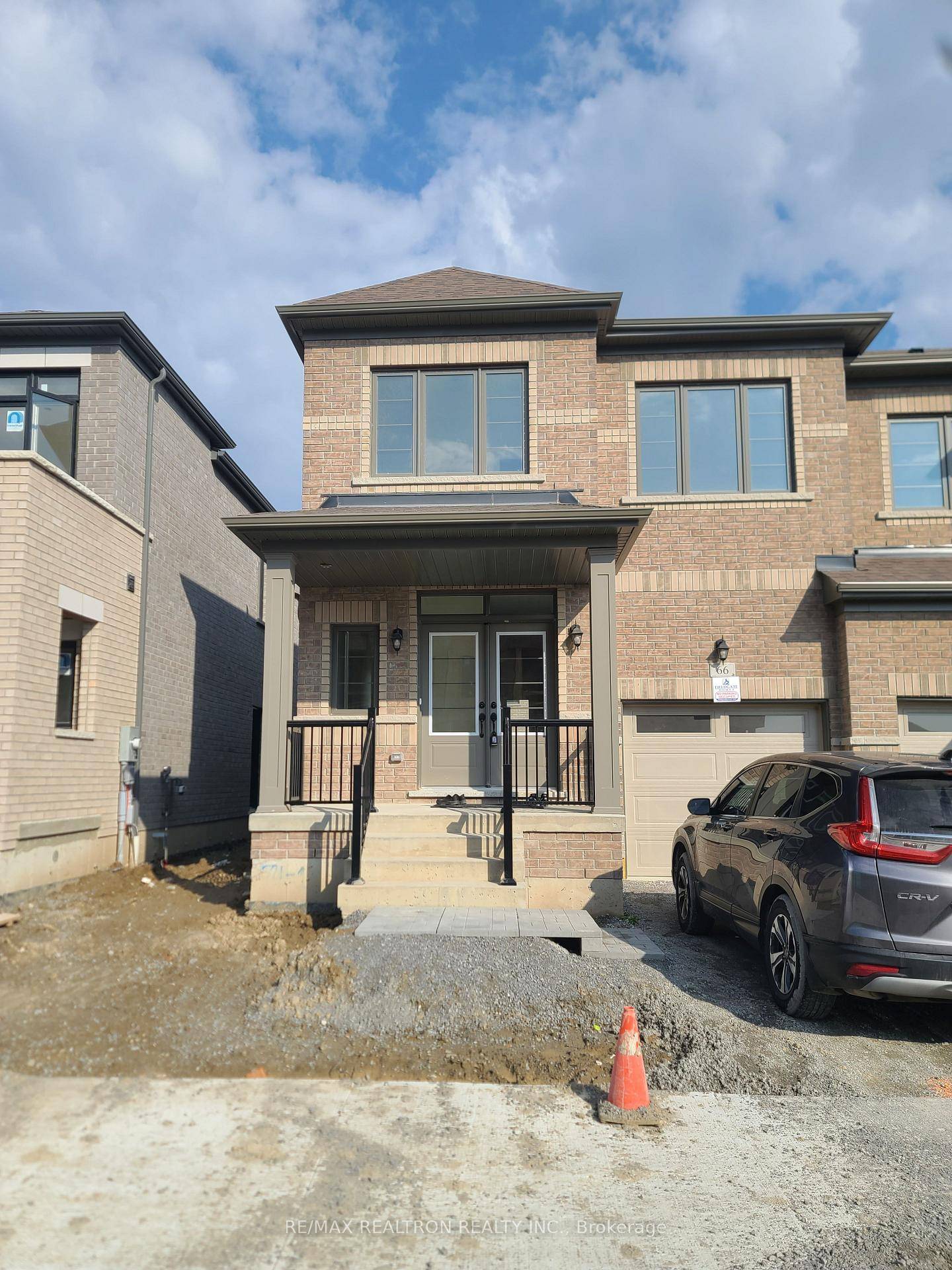 Brand New ThroughoutFieldgate Built Home End Unit Townhome !