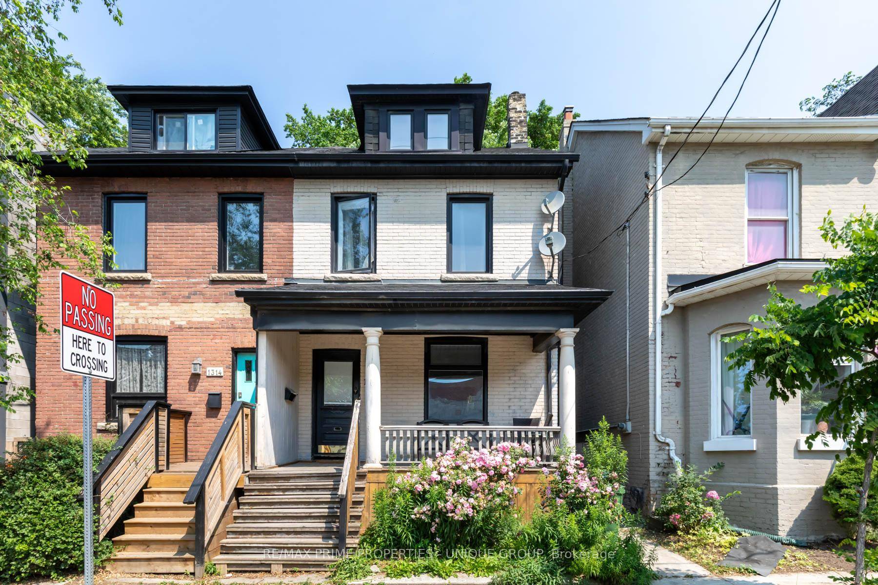 Main floor, one bedroom Leslieville apartment.
