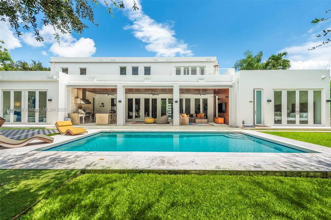 Stunning Modern Oasis in Prime Miami Location !