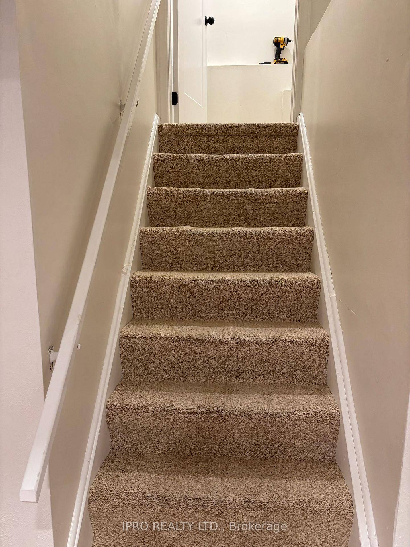 Beautiful basement in the heart of Mississauga featuring 2 bedrooms and 1 washroom, newly renovated kitchen and full washroom.