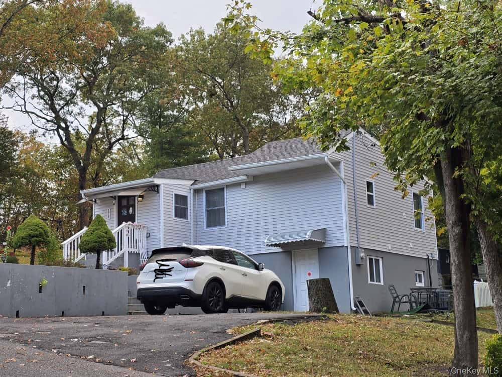 Fully Renovated beautiful, raised ranch, offers 5 bedrooms, 2 full baths, beautiful kitchen with all new appliances, Living Room Open space concept to the kitchen, perfect for a lovely family, ...