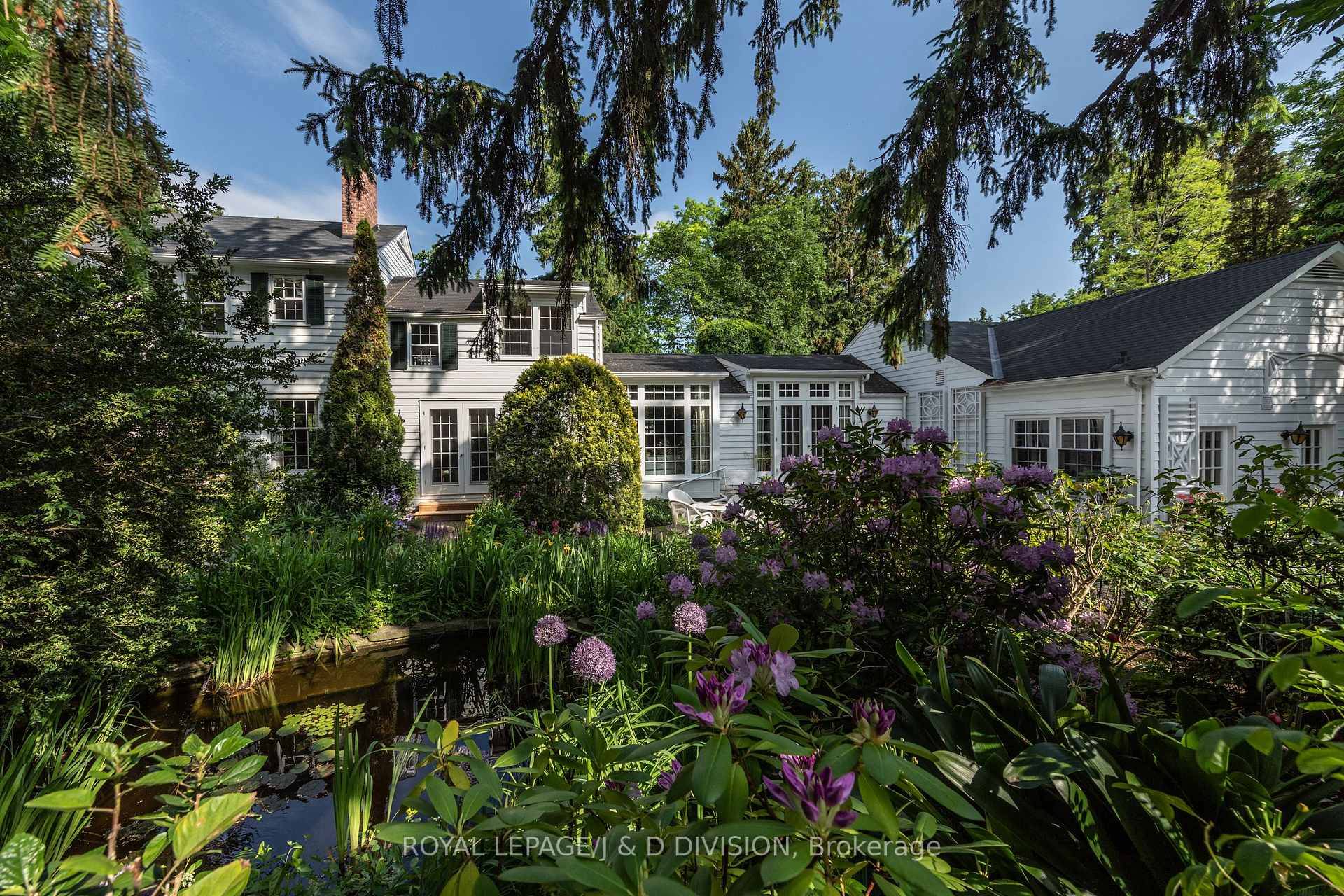 Exceptional opportunity to own a rare estate lot of nearly an acre in the heart of Niagara on the Lake !