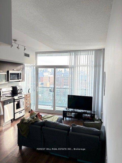 1 BDR Den 1 Washroom Unit on Highly Sought After Queen St West.