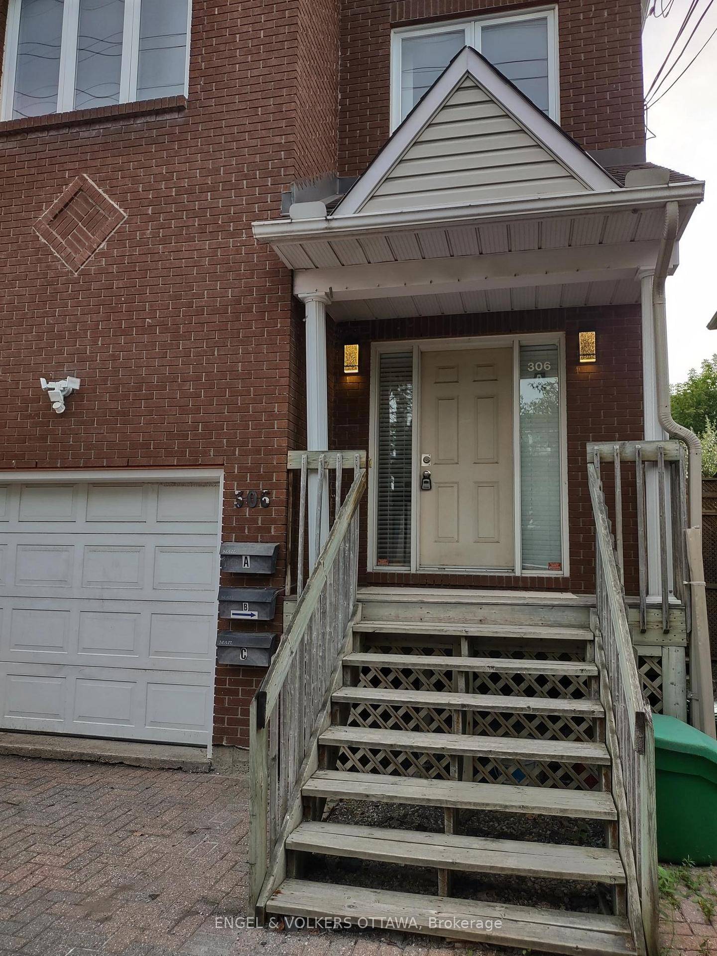 Welcome home approx. 1000 sq.