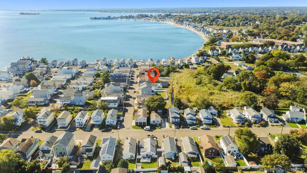 Welcome to this stunning 2 bedroom, 2 bathroom coastal retreat in the sought after Point Beach community of Milford !